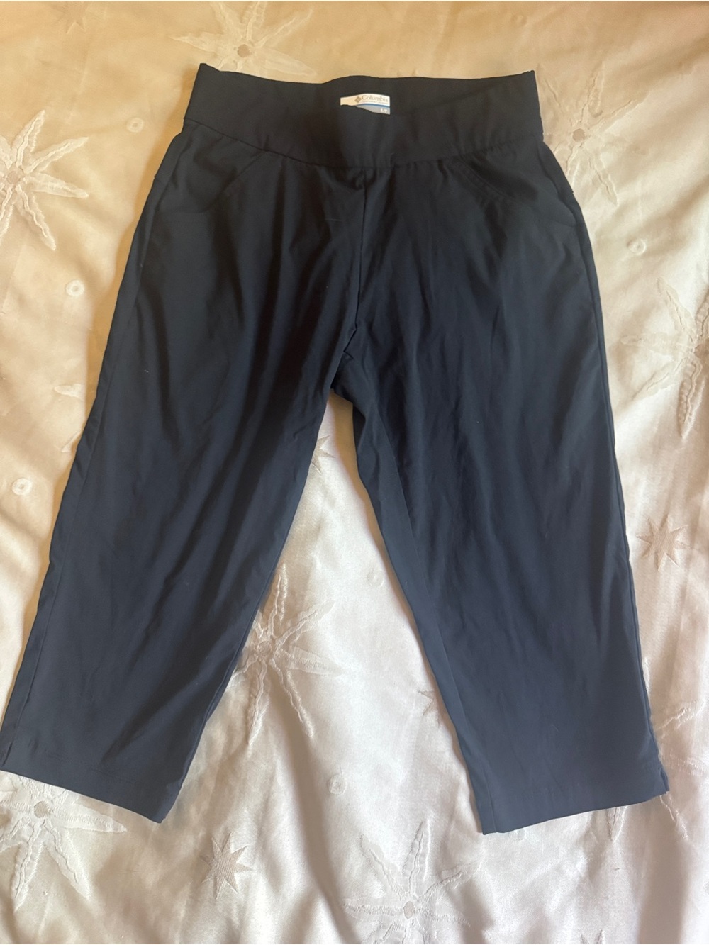 Columbia Black Mid-Rise Capri Pants